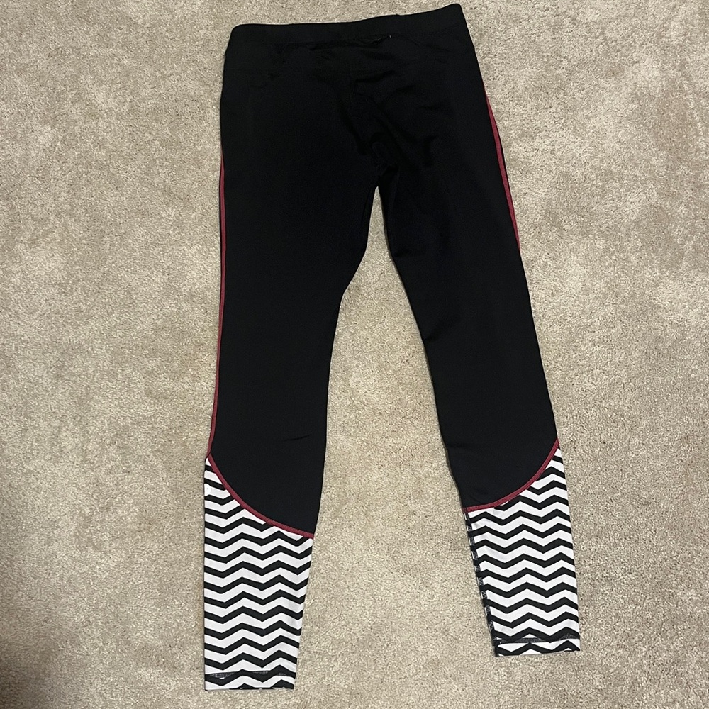 Roxy Black Leggings with Chevron Pattern and Pink Seams - Picture 2 of 4